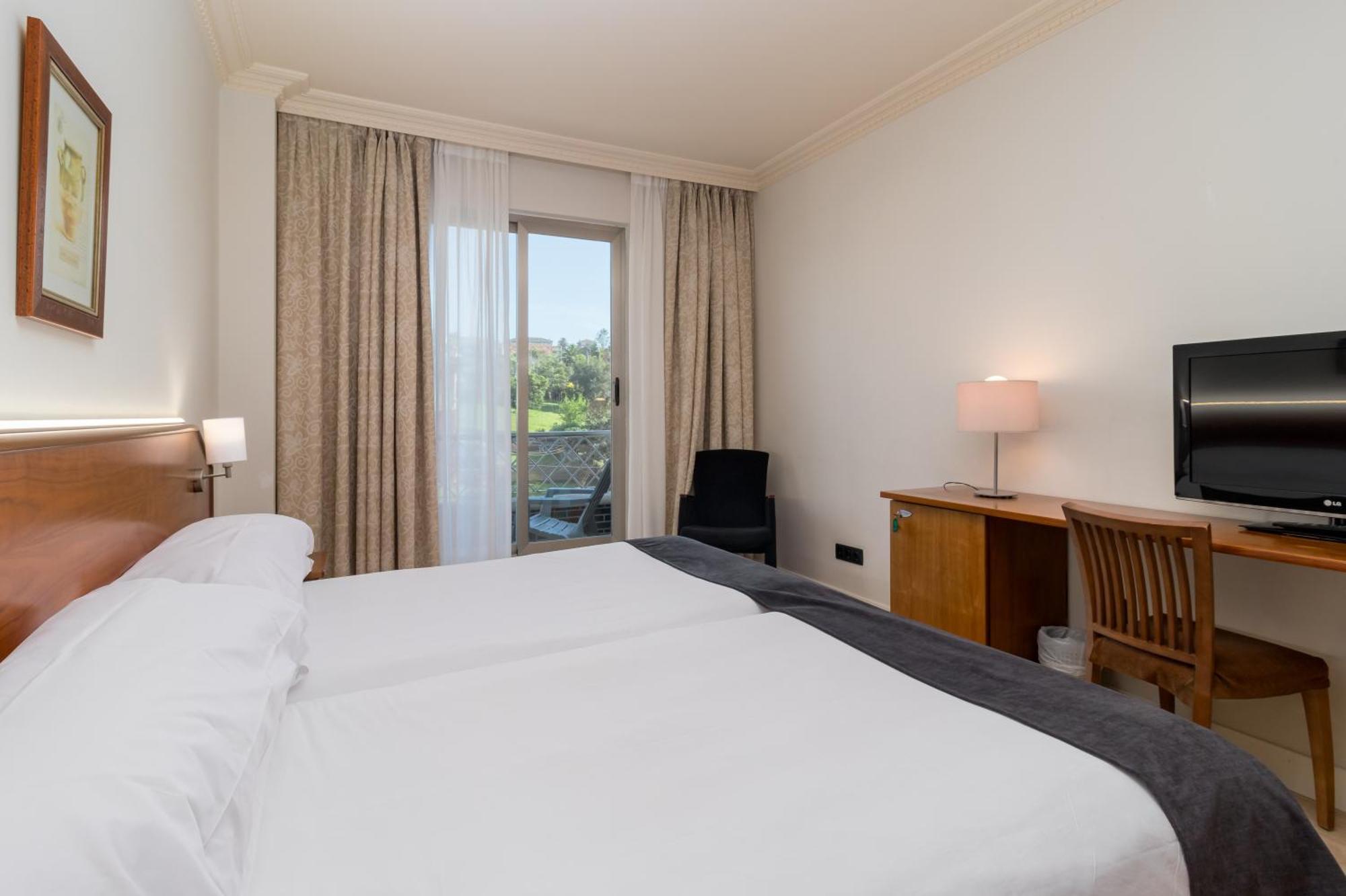Hotel Milagros Golf โมโกร ภายนอก รูปภาพ
