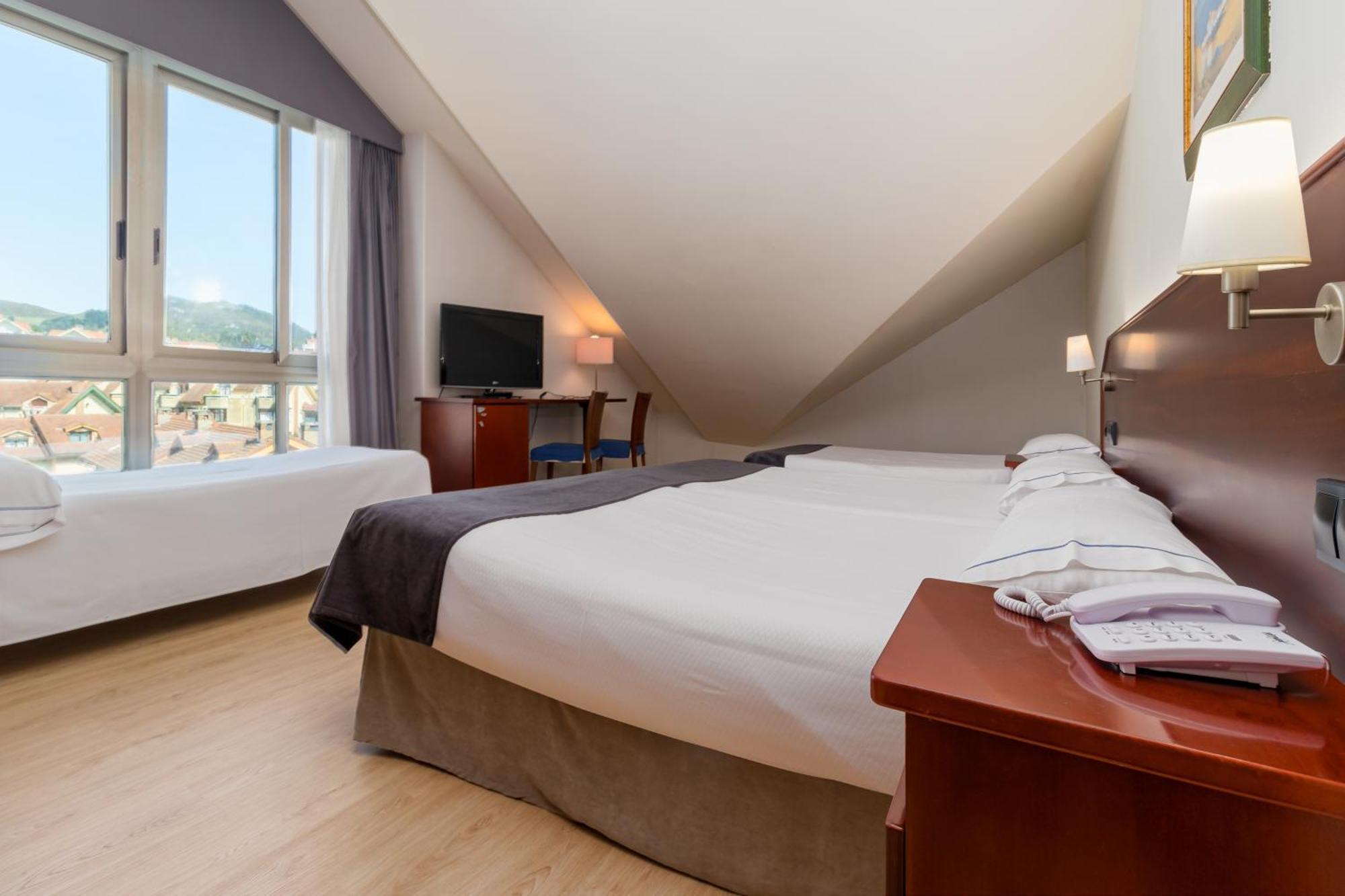 Hotel Milagros Golf โมโกร ภายนอก รูปภาพ