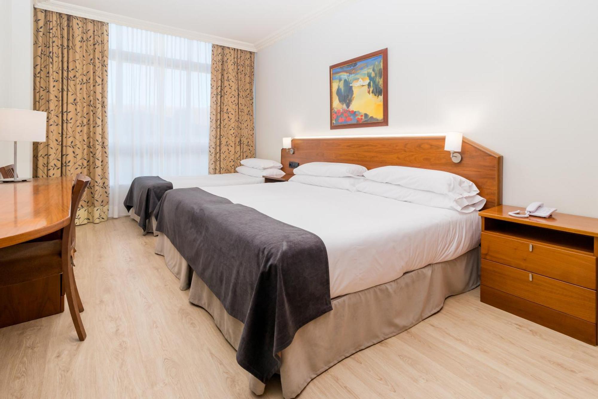 Hotel Milagros Golf โมโกร ภายนอก รูปภาพ