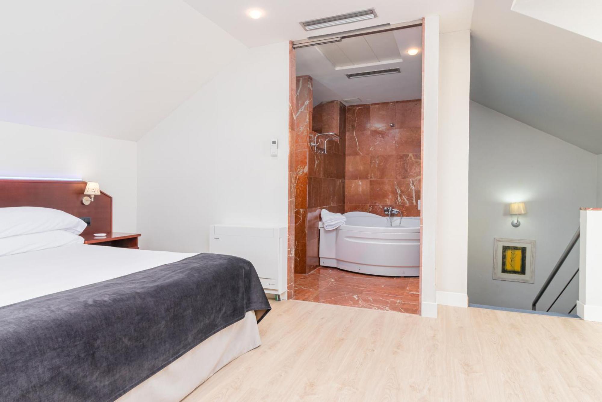 Hotel Milagros Golf โมโกร ภายนอก รูปภาพ