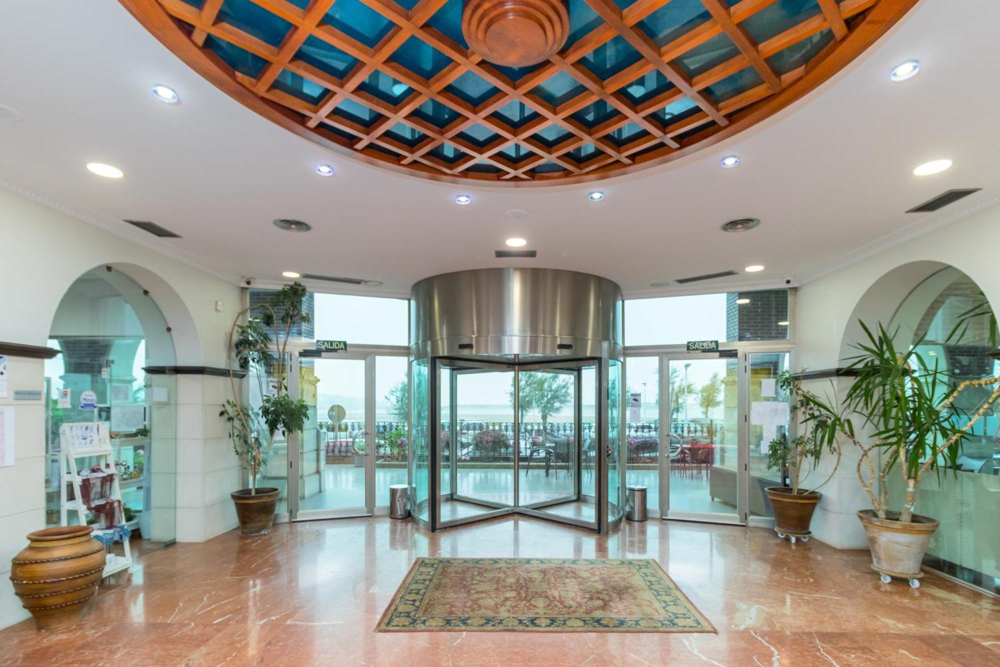 Hotel Milagros Golf โมโกร ภายนอก รูปภาพ